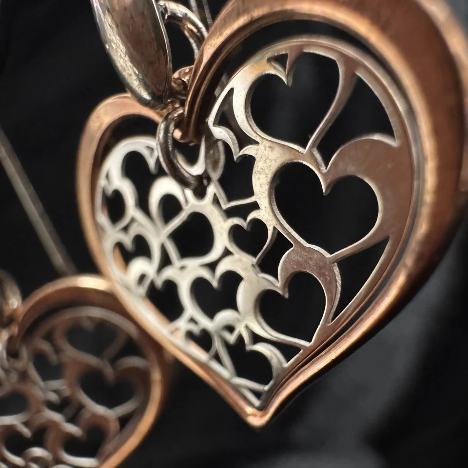 NOMINACIÓN - PENDIENTES COLGANTES CORAZÓN TONO PLATA DE LEY + ORO Foto 3 de 4