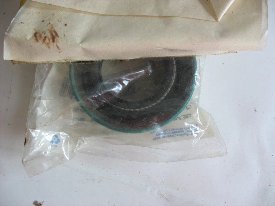 Nuevo de Lote Antiguo Chevrolet GM OEM 84-86 K20 Transmisión Eje Delantero Sellos 6273977 Foto 2 de 2