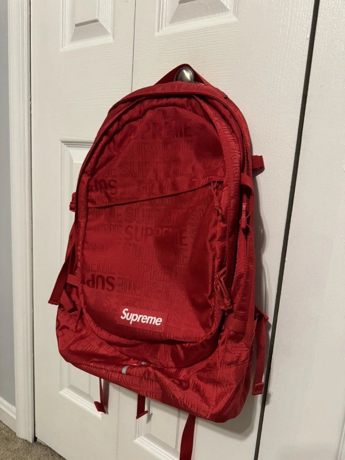 Sac à dos rouge Supreme (SS19) d'occasion, légèrement utilisé