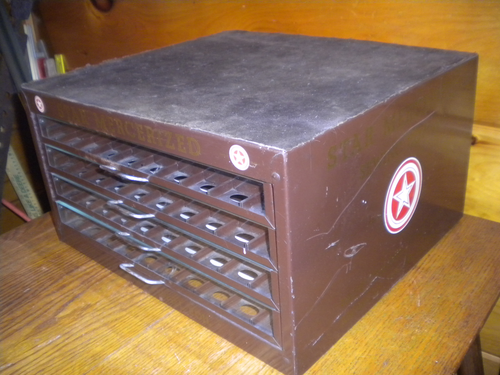 Vintage Metal AMERICAN THREAD COMPANY STAR SPOOL CABINET / 4 DRAWER SPOOL BOX - Picture 3 of 7