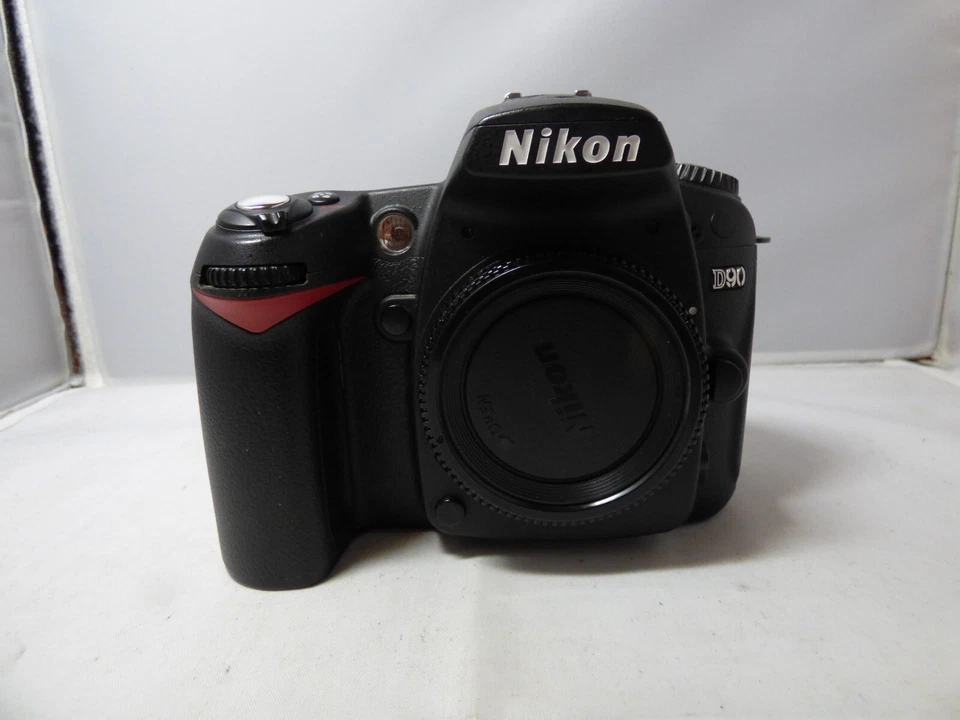 Nikon  D90 12.3MP Digital SLR w/ VR 18-200mm Lens Looks and works great. - Image 2 of 4