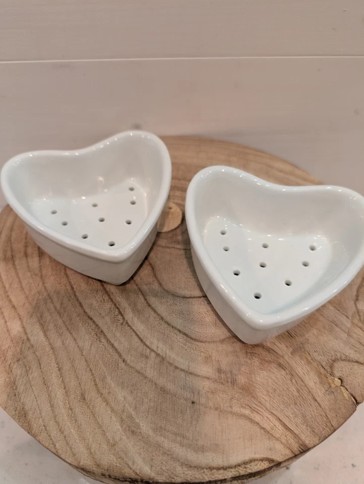 Coladores de molde de queso blanco APILCO de porcelana en forma de corazón - Hecho en Francia Foto 2 de 4
