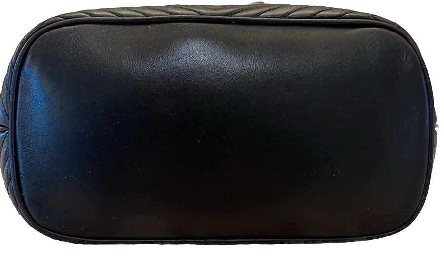 Bolso de hombro Bally Malenina GG-FJV de piel de cordero negro, interior de gamuza rosa, bolsa para el polvo Foto 3 de 4