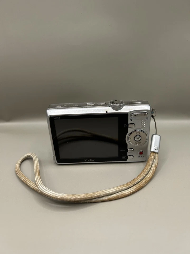 Kodak EasyShare M863 – ungetestet (ohne Ladegerät), Akku + 512 MB Karte, silber - Bild 2 von 4