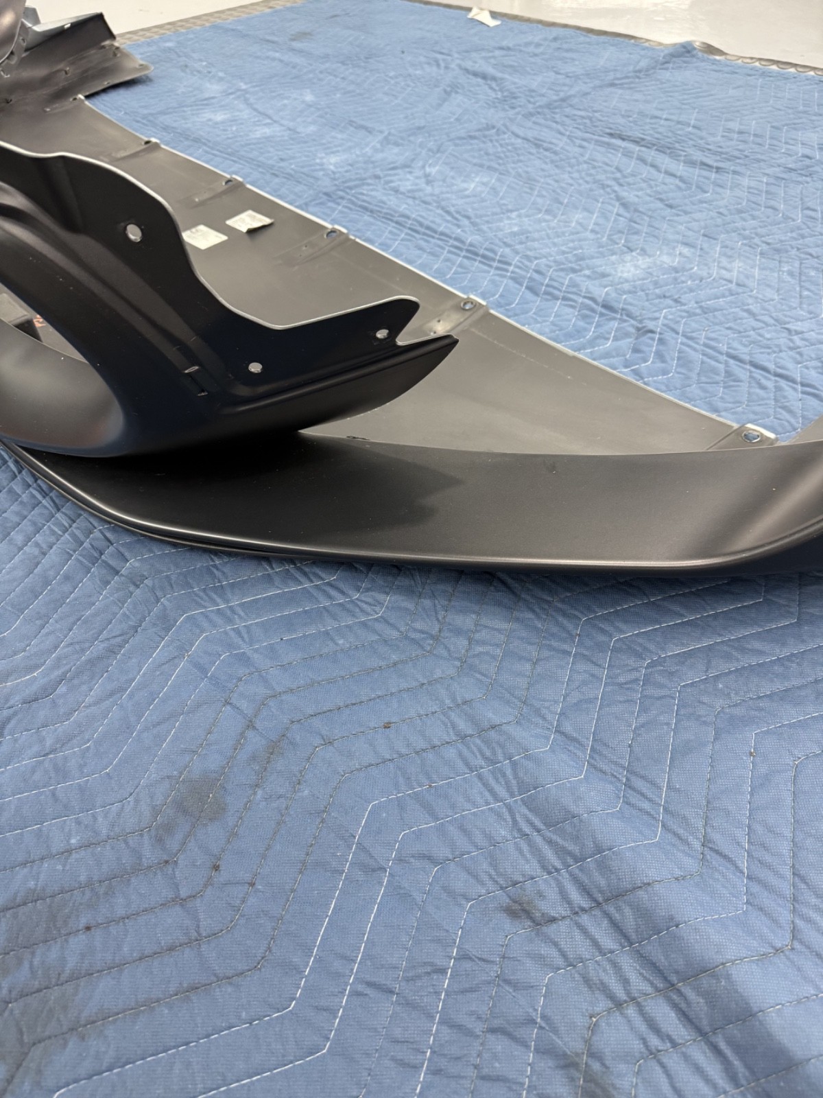 Maserati MC20/Ciello. OEM Front bumper lower splitter Part no. 6702229350