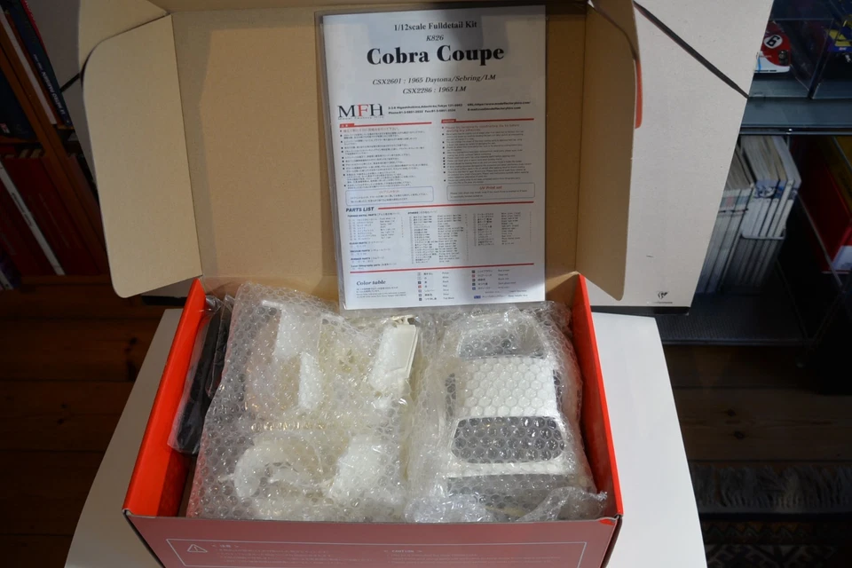 Kit Model Factory Hiro 1-12 FORD COBRA  coupé  ref. HK 826 : CSX 2601 - CSX 2286 - Photo 2/4