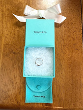 ANELLO TIFFANY & CO. ARGENTO STERLING FASCIA TWIST CUPOLA 1999 TAGLIA 5 TIFFANY SCATOLA E SACCHETTO