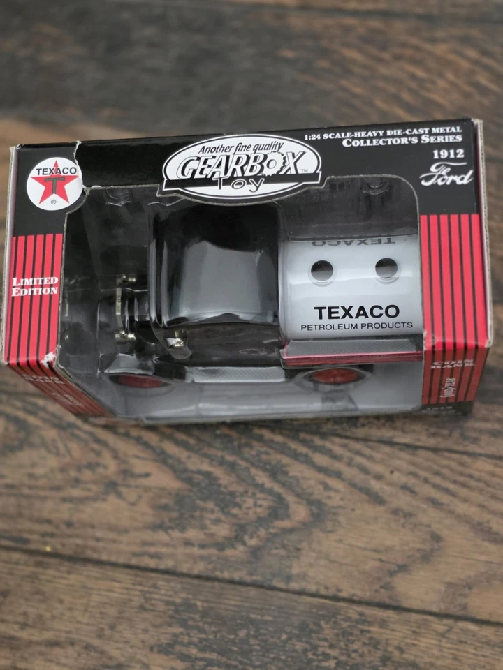 Road Legends- Classics Collection- 1934 Ford Pickup Tow Truck, 1:18 Brown - Image 2 of 2