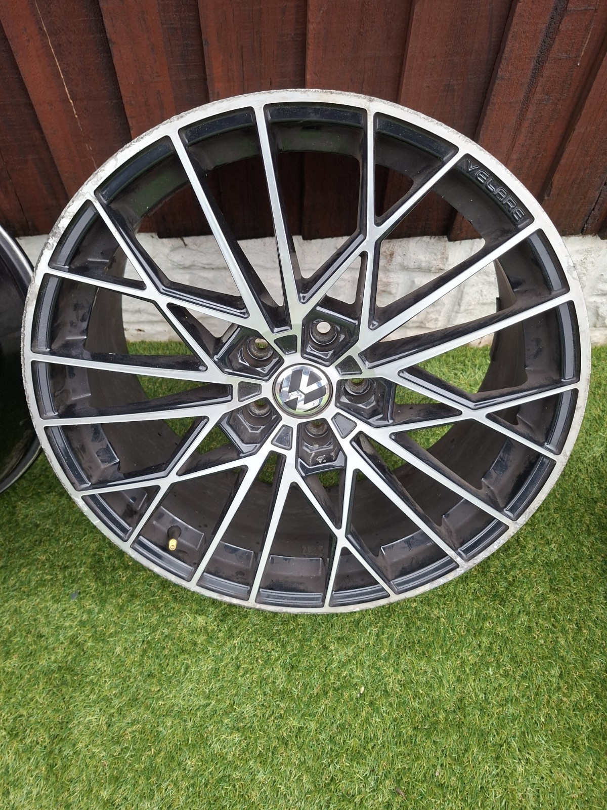 VW Transporter Velar VLR07 20inch Alloy Wheels - Image 5
