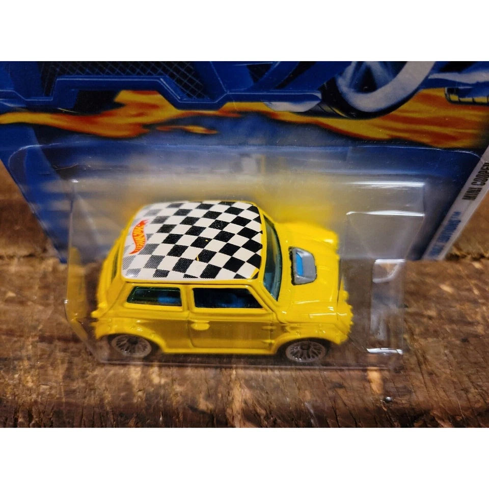 2000 Hot Wheels #090 - First Editions 30/36 - Mini Cooper - Image 2 of 3