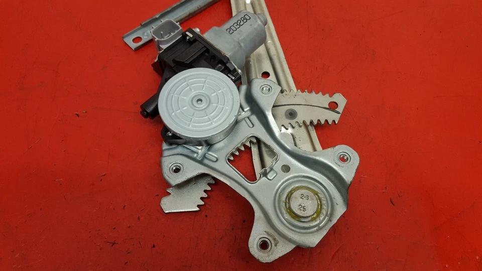 2012 NISSAN JUKE 5 DOOR HATCHBACK PASSENGER REAR WINDOW REGULATOR + MOTOR - Image 4 of 4