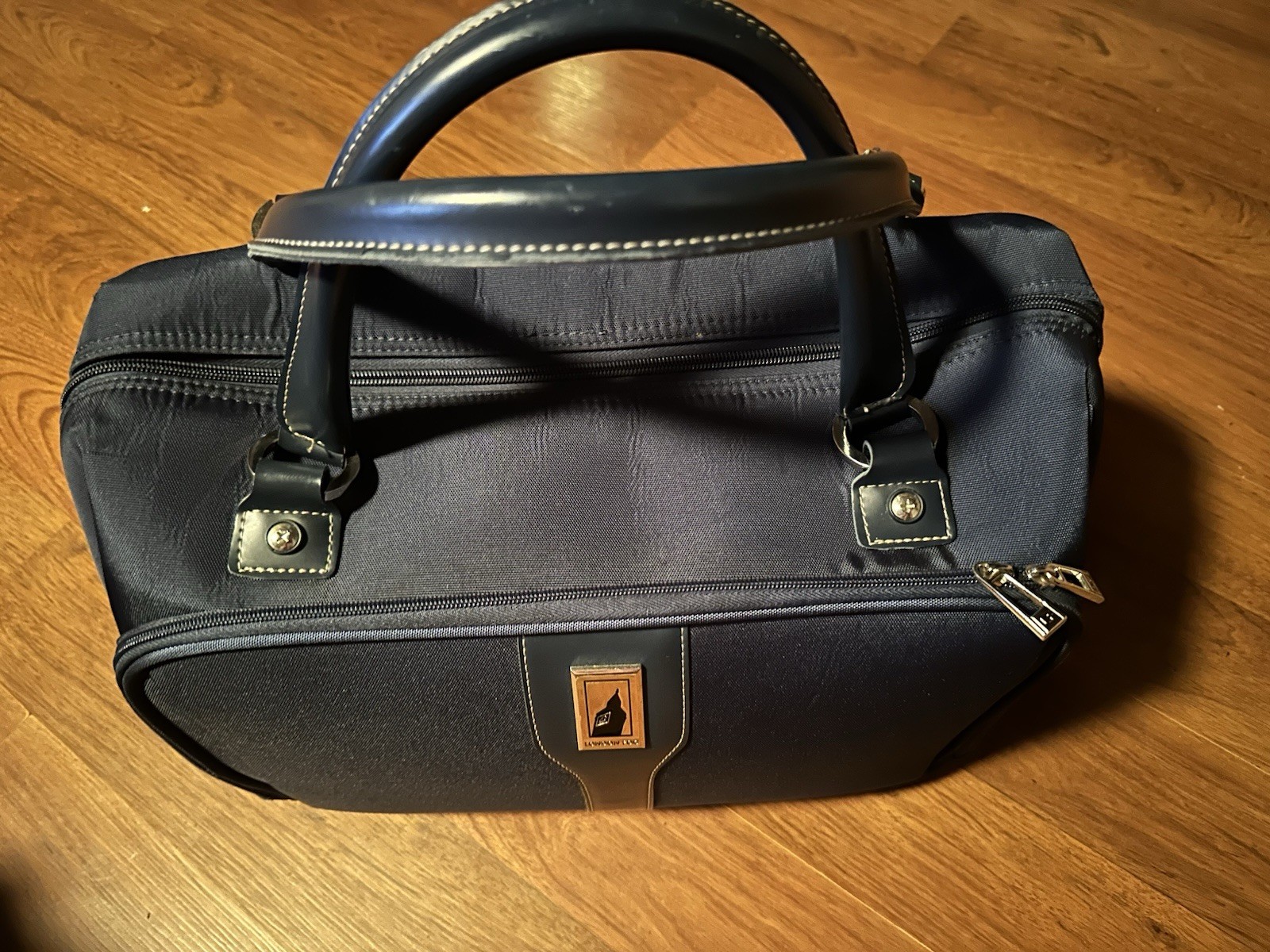 London Fog Knightsbridge II 8680 Navy Weekend Bag Carry On 17&rdquo;