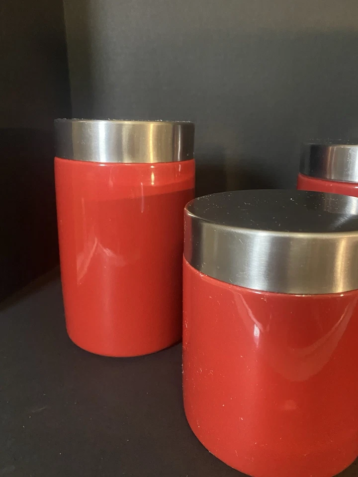 Juego de botes de cerámica roja Oggi tapa de tornillo de acero inoxidable Foto 4 de 4