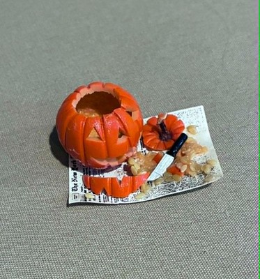 Artisan Dollhouse Minature Carved Halloween Pumpkin Carving Scene Jack-O-Lantern