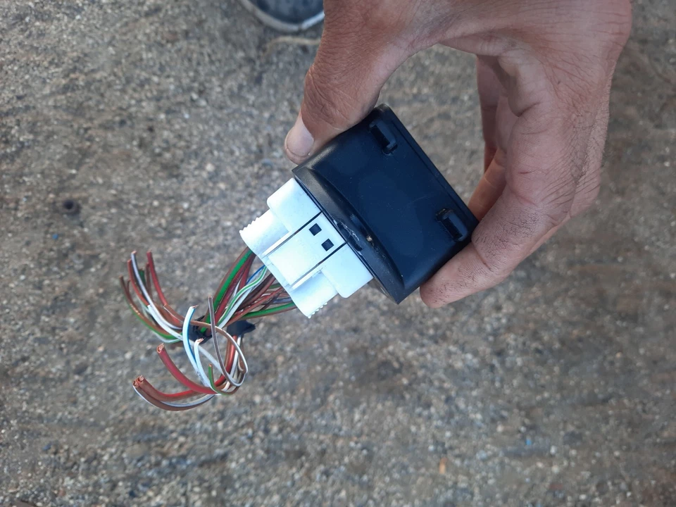 Jaguar XJ8 1998-2003 VDP 18 vías. Caja de relé de fusibles LNC 2800 BC enchufes también Foto 4 de 4