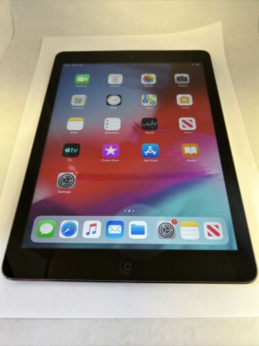 Apple iPad Air 1 (1. generacji) 16 GB, tylko Wi-Fi, 9,7 cala gwiezdna szarość - używany - DP028 - Zdjęcie 1 z 5