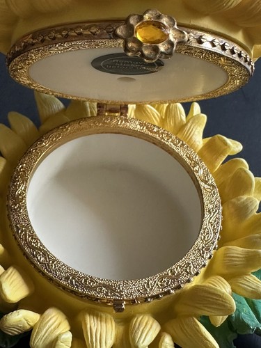 Chrysanthemum Flower Trinket Box Yellow Floral Garden Resin Hinged Jewelry Rings - Picture 11 of 24