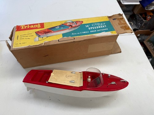 BOXED VINTAGE TRIANG 14" ELECTRIC SPREEDBOAT TOY - Picture 2 of 10