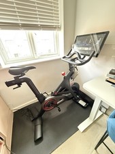 Excellent condition 2025 Peloton Exercise Bike PLTN-RB1VQ - Only 16 hrs Uptime