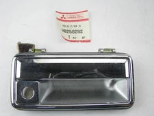 NOS OEM Mitsubishi MB258292 Front Right Exterior Door Handle - 1985-1986 Galant