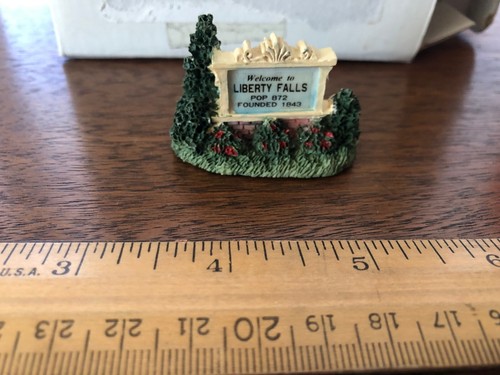 LIBERTY FALLS ACCESSORY LOT - Picture 2 of 8