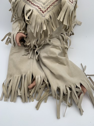 Vintage, Ultra Rare 2 Foot Native American Porcelain Doll. Leather Clothes. - Picture 5 of 14