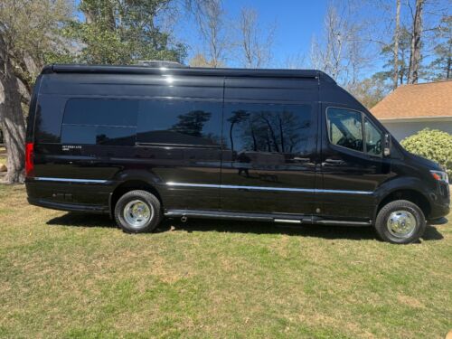 Like New 2023 Airstream Class b