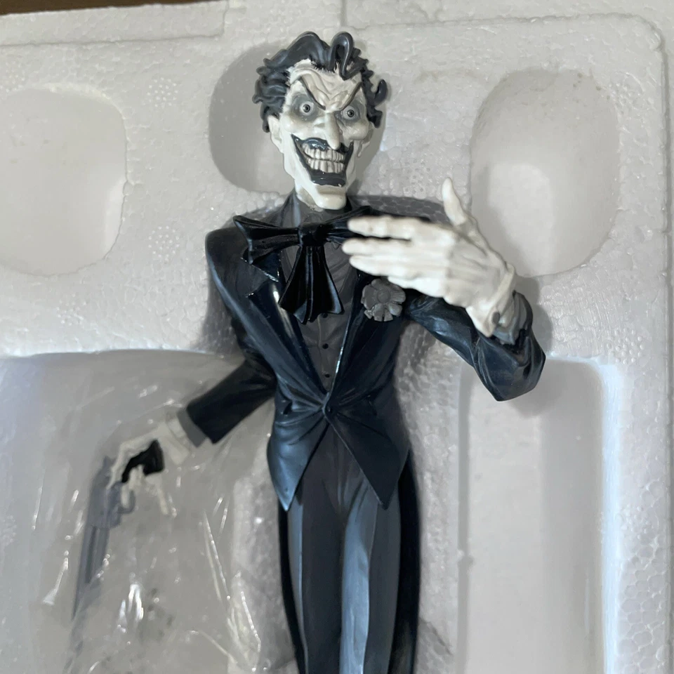 DC Direct: The Joker Black & White Statue edição limitada #4573/5500 com caixa - Imagem 3 de 4