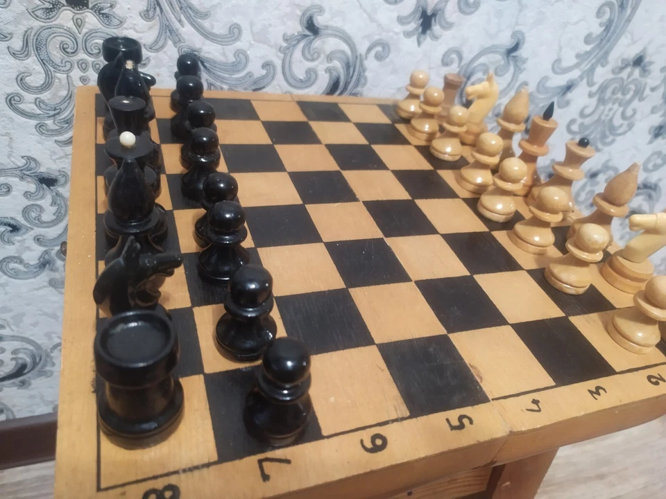 Vintage Soviet Chess Wooden USSR Antiques USSR RARE Original - 30 x 30cm. - Image 4 of 4