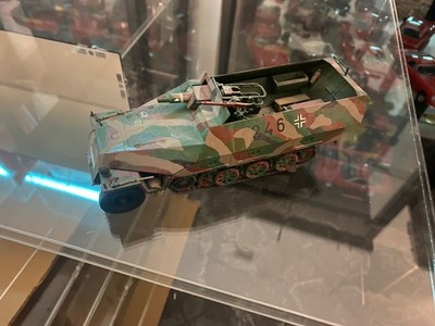 inkl. Versand Gebaut Bemalt Built MB-140 Sd.Kfz.251/9  Kanonenwagen 1:35