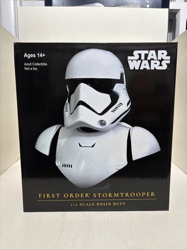 Star Wars 1/2 Scale Legends in 3D ANH Stormtrooper Bust Diamond Select - Picture 1 of 3