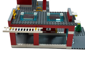 Lego 2007 City Fire Station 7945 Complete Building Set w/ Box & 2 Manuals