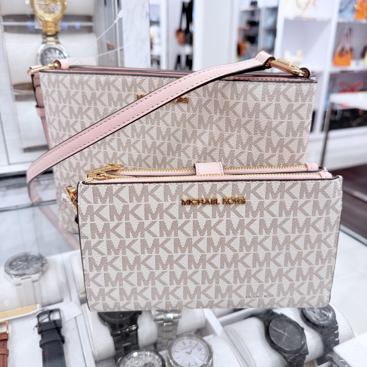 MICHAEL KORS 　ショルダーバッグ 3点セット Michael Kors Trisha Triple Compartment Crossbody Bag + Wallet Set