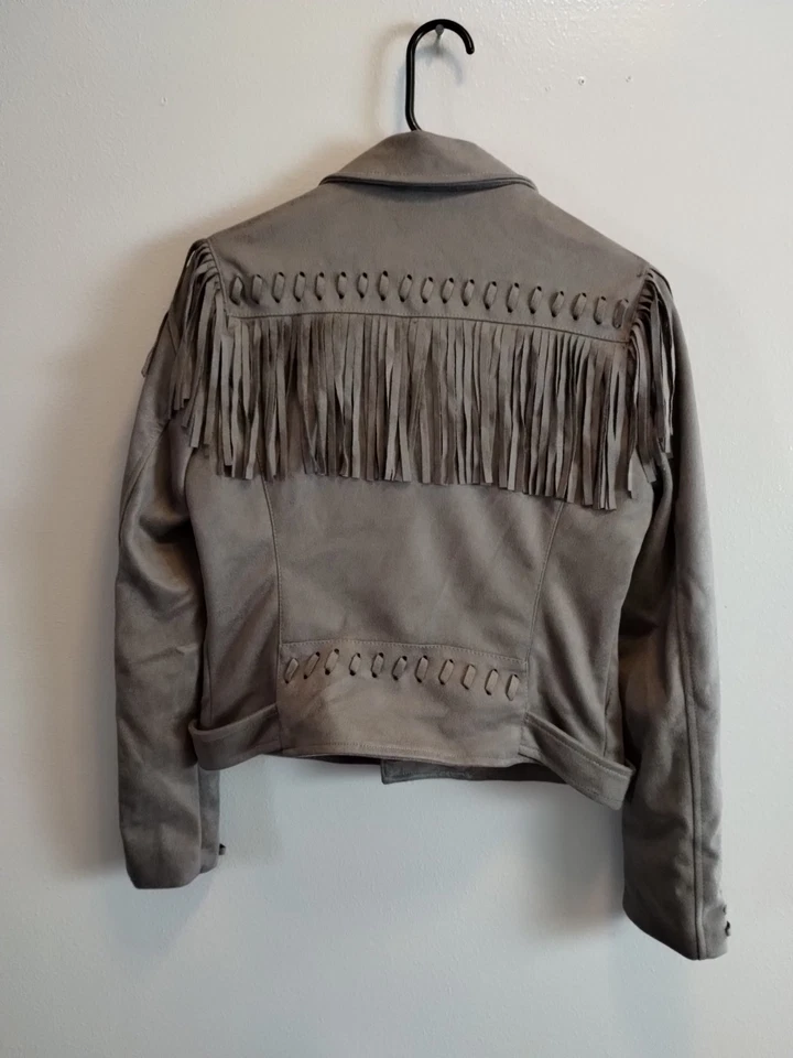 Chaqueta de gamuza sintética con flecos rosa talla mediana color gris Foto 4 de 4