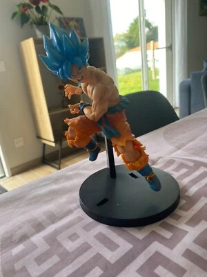 Figurine Bandai Spirits Son Goku Super Saiyan cheveux bleus sur présentoir 8,25" - Photo 1/4