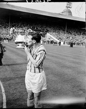 Aston Villa captain Johnny Dixon kisses the FA Cup 1950s Historic Old Photo
