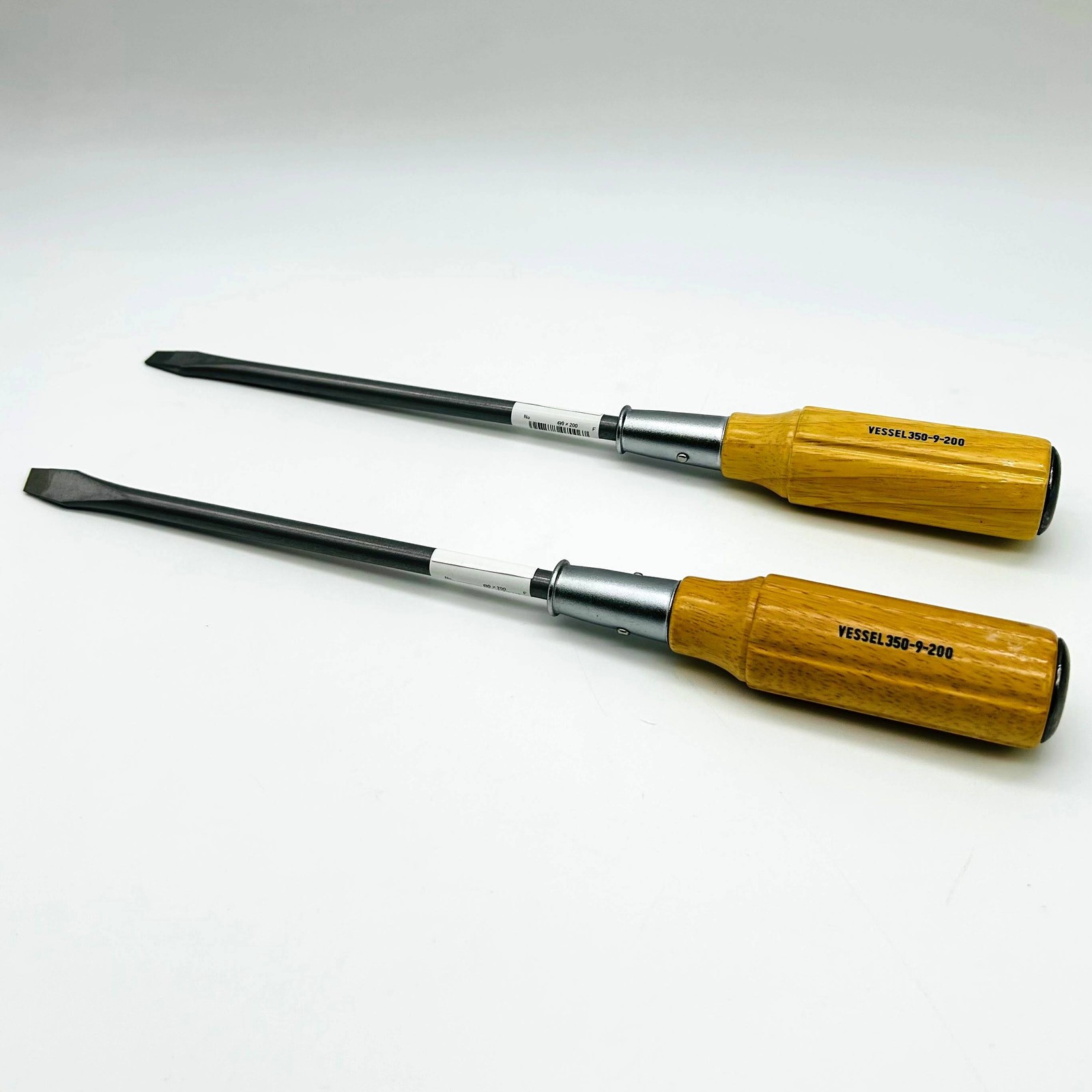 Vessel 350-9-200 Flat Head Screwdriver Wood Handle Tang-Thru S/D Long Shank 2pk