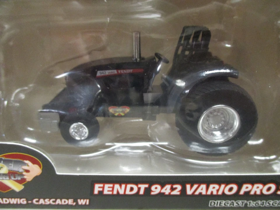 New 2025 Fendt 942 Vario "Never Giving Up" Toy Pulling Tractor, 1/64 Scale, NIB - Image 4 of 4
