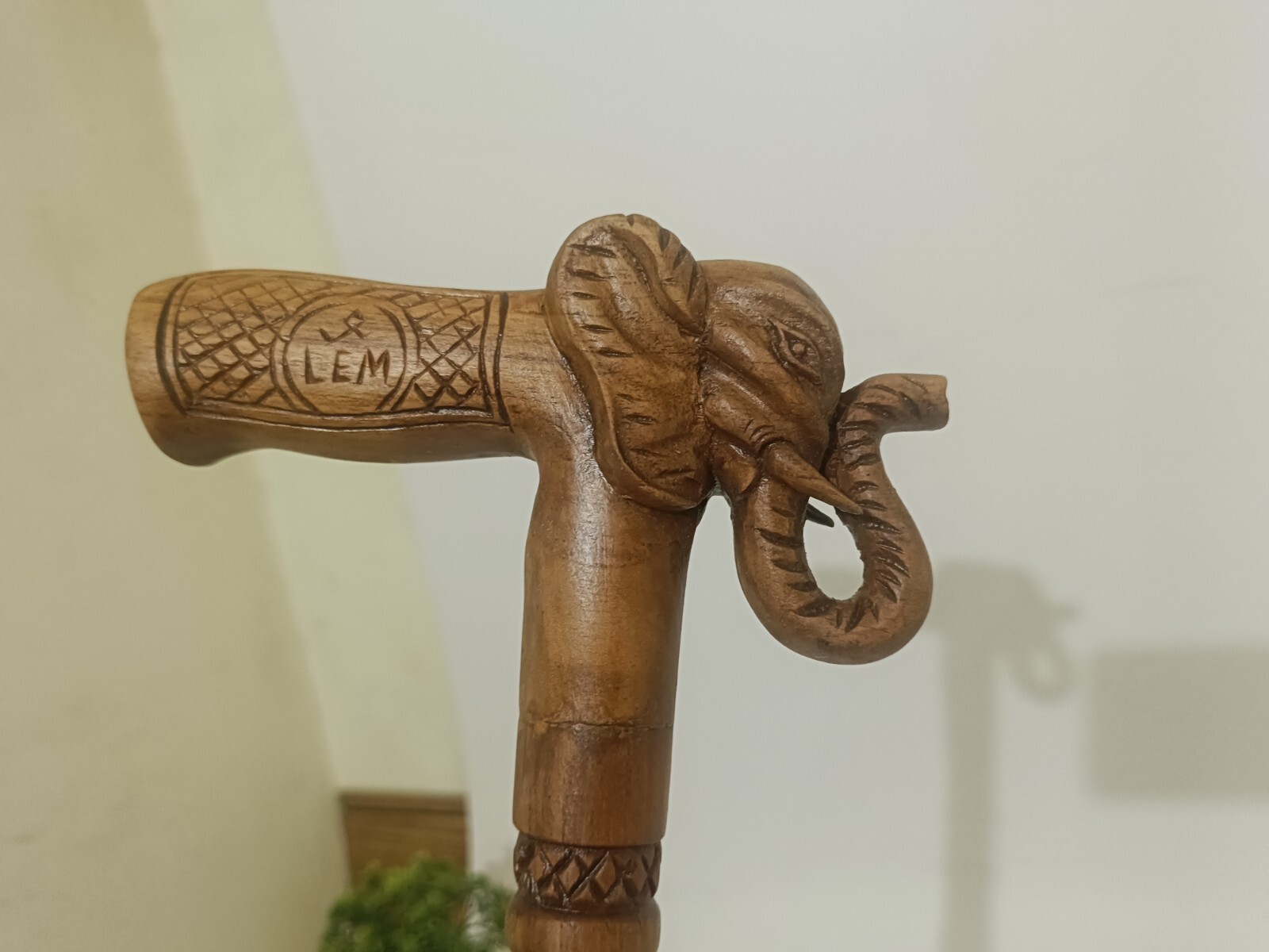 Curved Solid Designer Elephant Handle Wooden Vict… - image 3