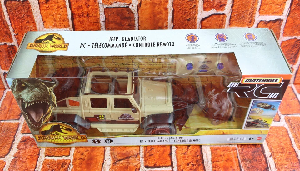 Matchbox Jurassic World Dominion Jeep Gladiator RC Vehicle & 6" Dinosaur - Image 2 of 4