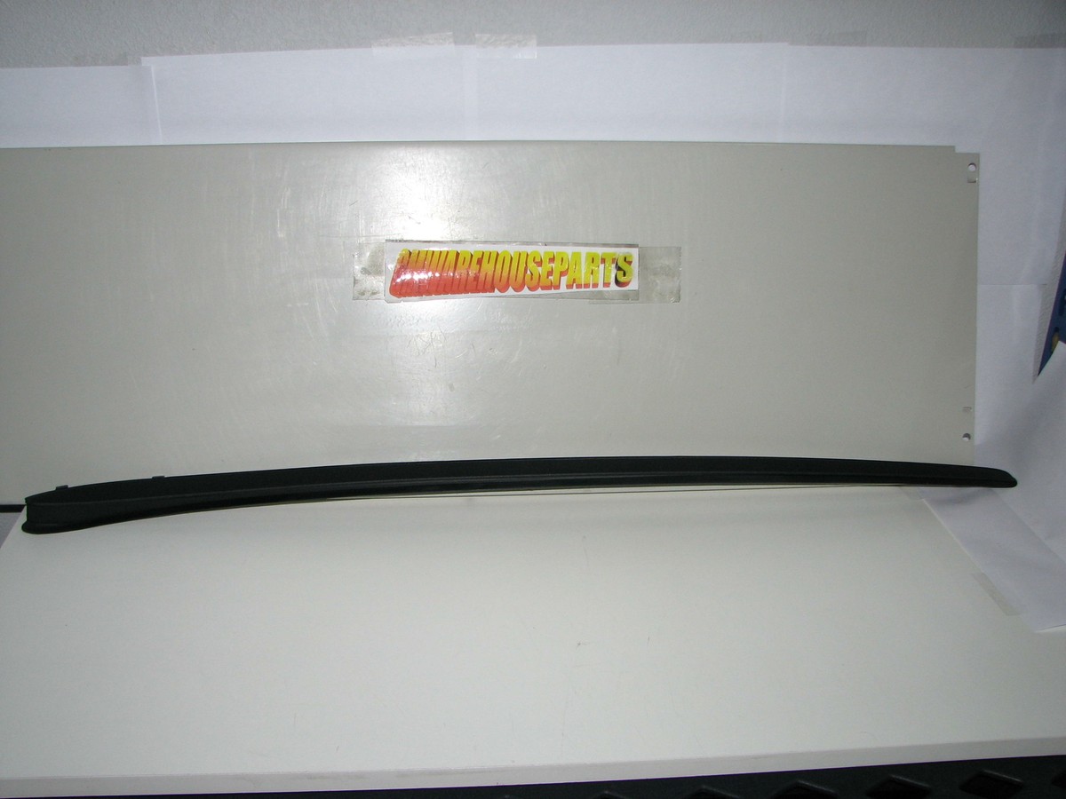 2008-2009 PONTIAC G8 PASSENGER SIDE WINDSHIELD REVEAL MOLDING NEW