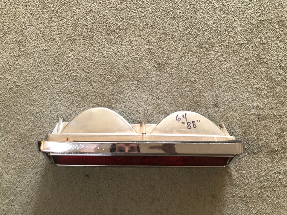 64 Oldsmobile Dynamic 88 1964 lámpara trasera lado pasajero Foto 3 de 3