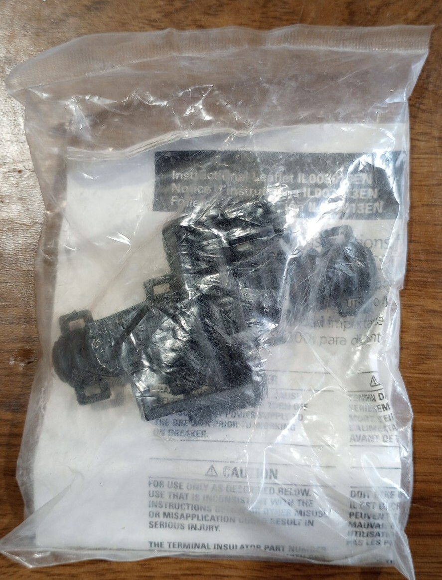 Kit Isolatori Per Morsetti Eaton TICSR300 &ndash; Stile CSR/CSH/BWH, Ricambio 66B8045G07