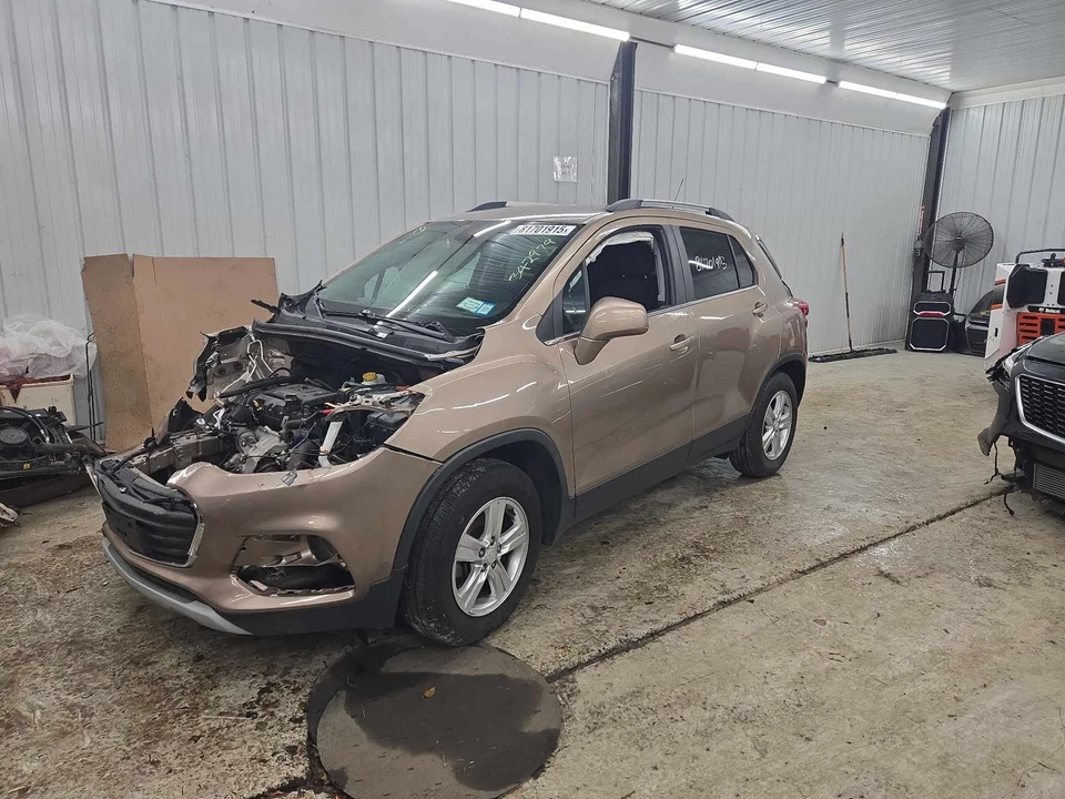 Used Front Center Interior Rear View Mirror fits: 2018 Chevrolet Trax Front Cent - Image 2 of 4