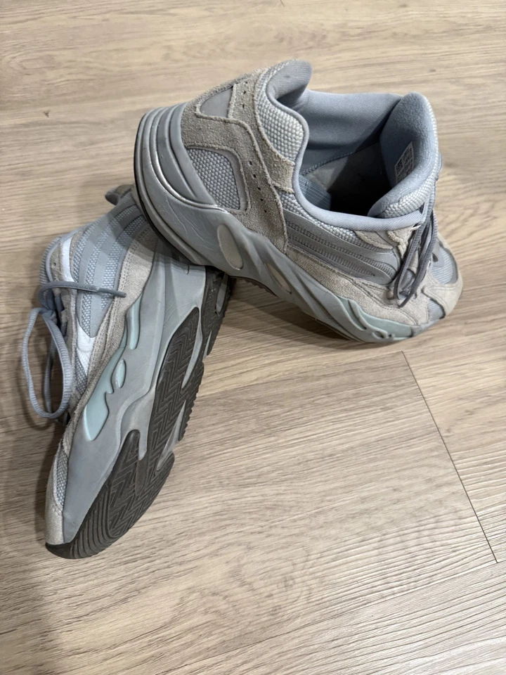 Adidas Yeezy Boost 700 V2 Hospital Azul Talla 10 Hombre Usado Foto 2 de 4