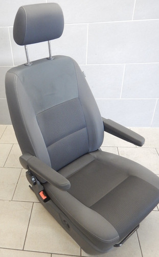 VW T5 / Multivan Team / SITZ Fahrersitz / vorne links / STOFF (BY358)