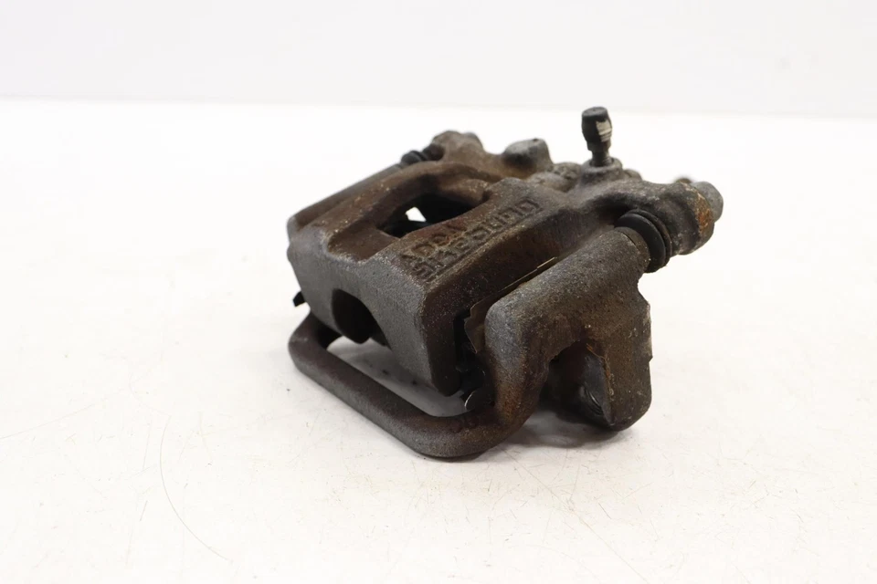 2019–2025 NISSAN ALTIMA FWD ЗАДНИЙ ЛЕВЫЙ СУППОРТ ДИСКОВОГО ТОРМОЗА СО СТОРОНЫ ВОДИТЕЛЯ ОТ ОРИГИНАЛЬНОГО ПРОИЗВОДИТЕЛЯ - Изображение 2 из 4