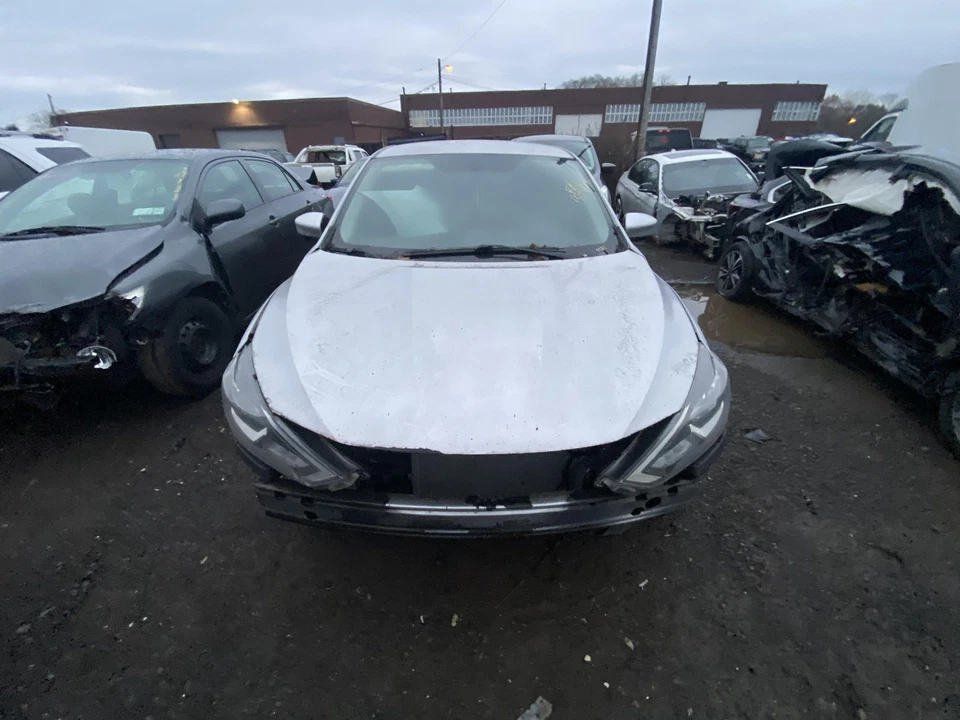 Used Front Upper Center Console fits: 2018 Nissan Sentra roof Sdn w/o sunroof Fr Foto 3 de 4