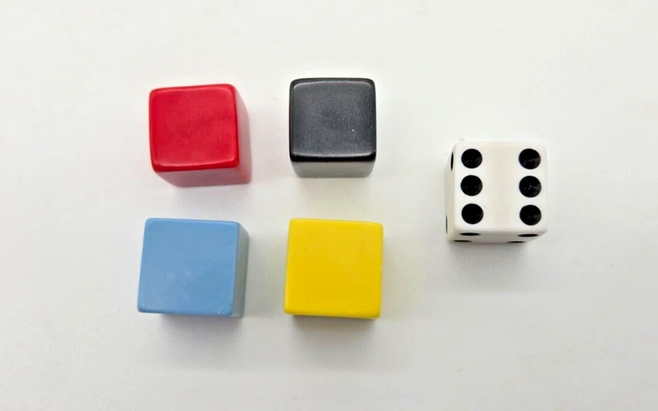 Vintage Pictionary Board Game 1985 First Edition Replacement Pieces Cards & Dice - Image 4 of 4