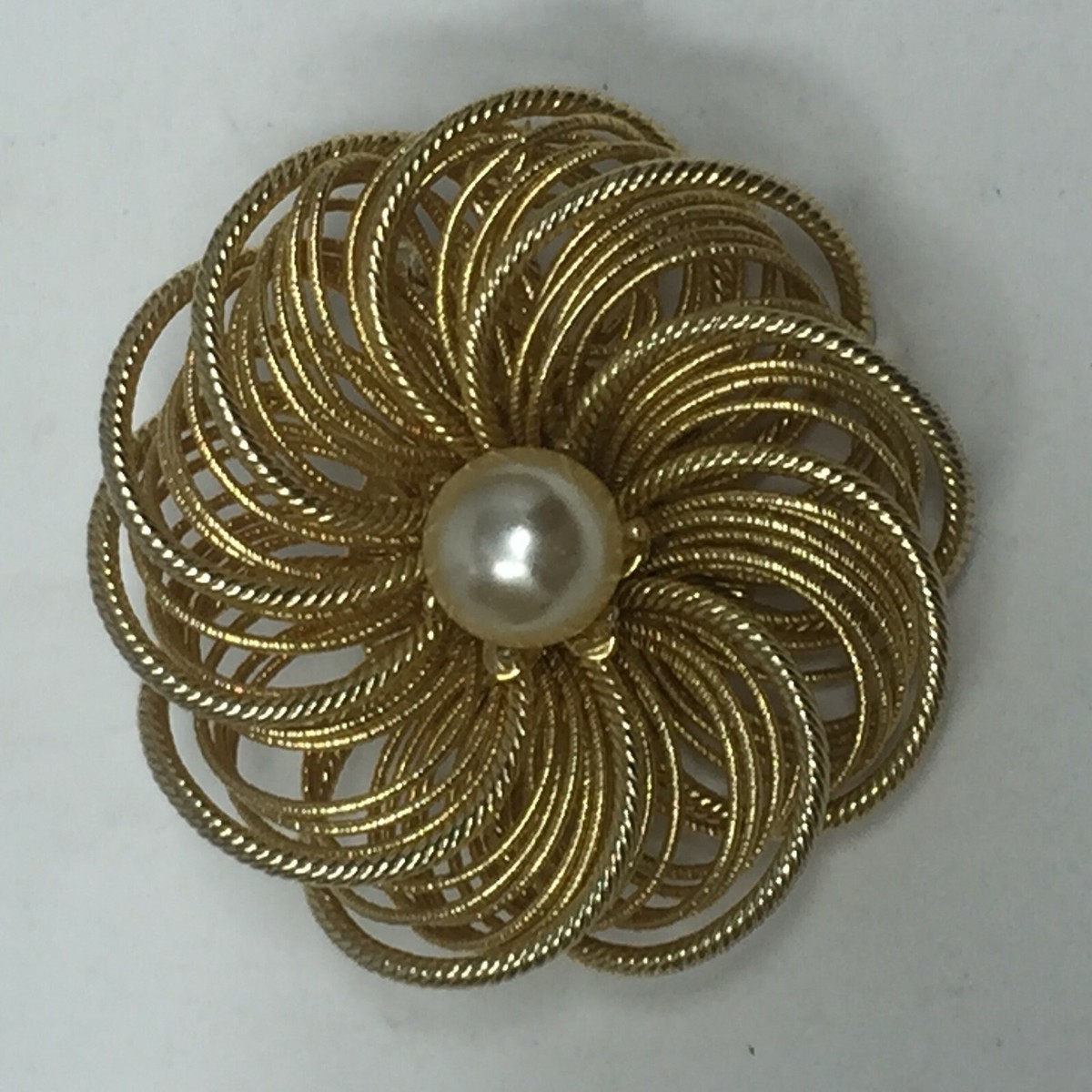 Vintage Prong Set Imitation Pearl Gold Tone Twisted Wire Wrap